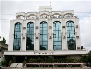 Hotel Royal Palace Jālgaon Екстериор снимка