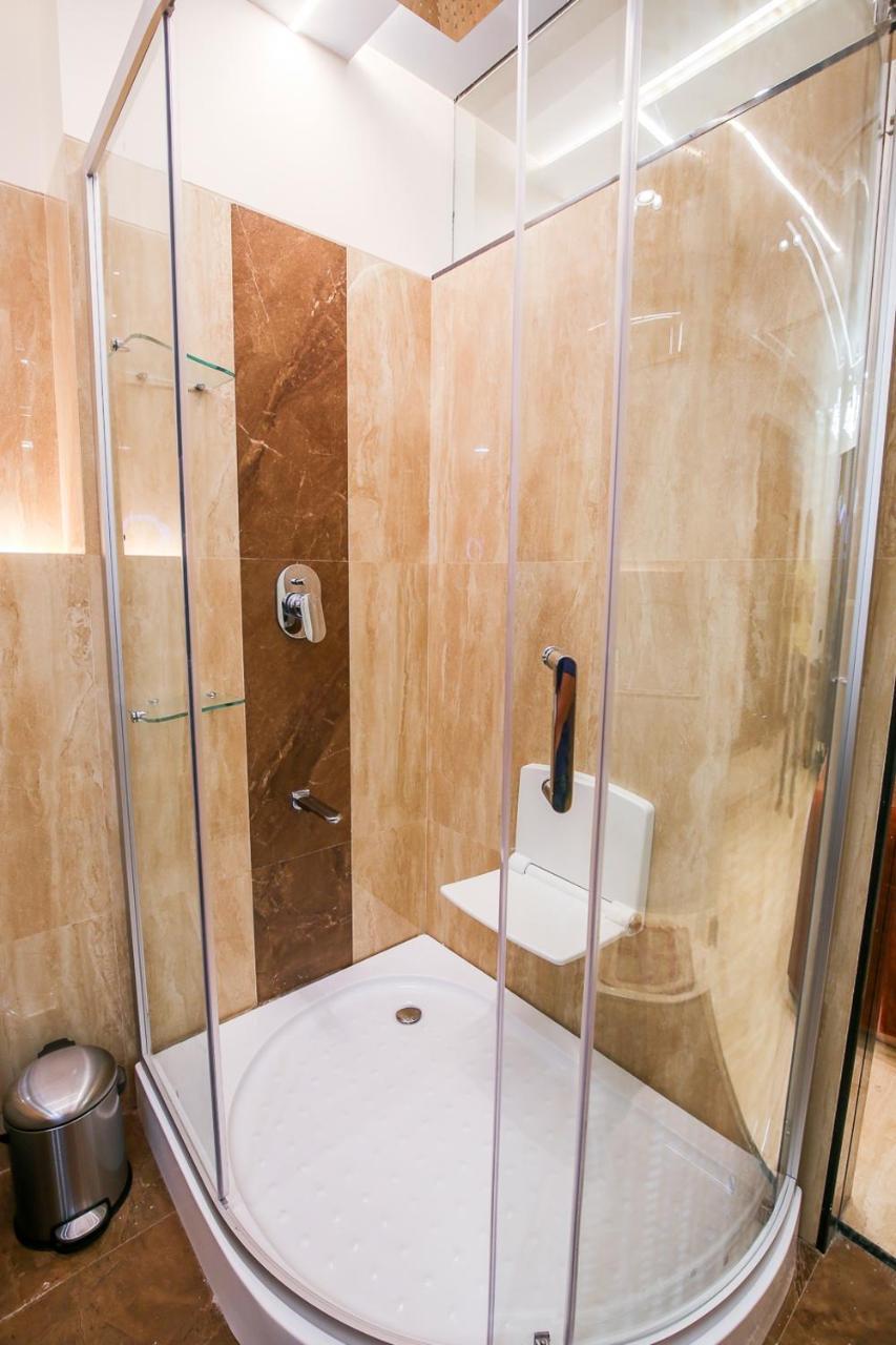 Hotel Royal Palace Jālgaon Екстериор снимка