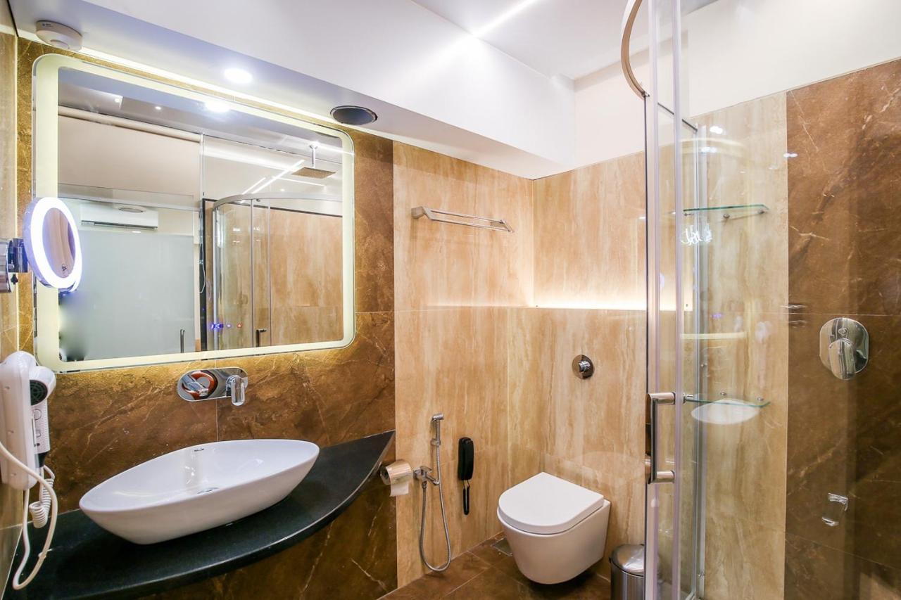 Hotel Royal Palace Jālgaon Екстериор снимка
