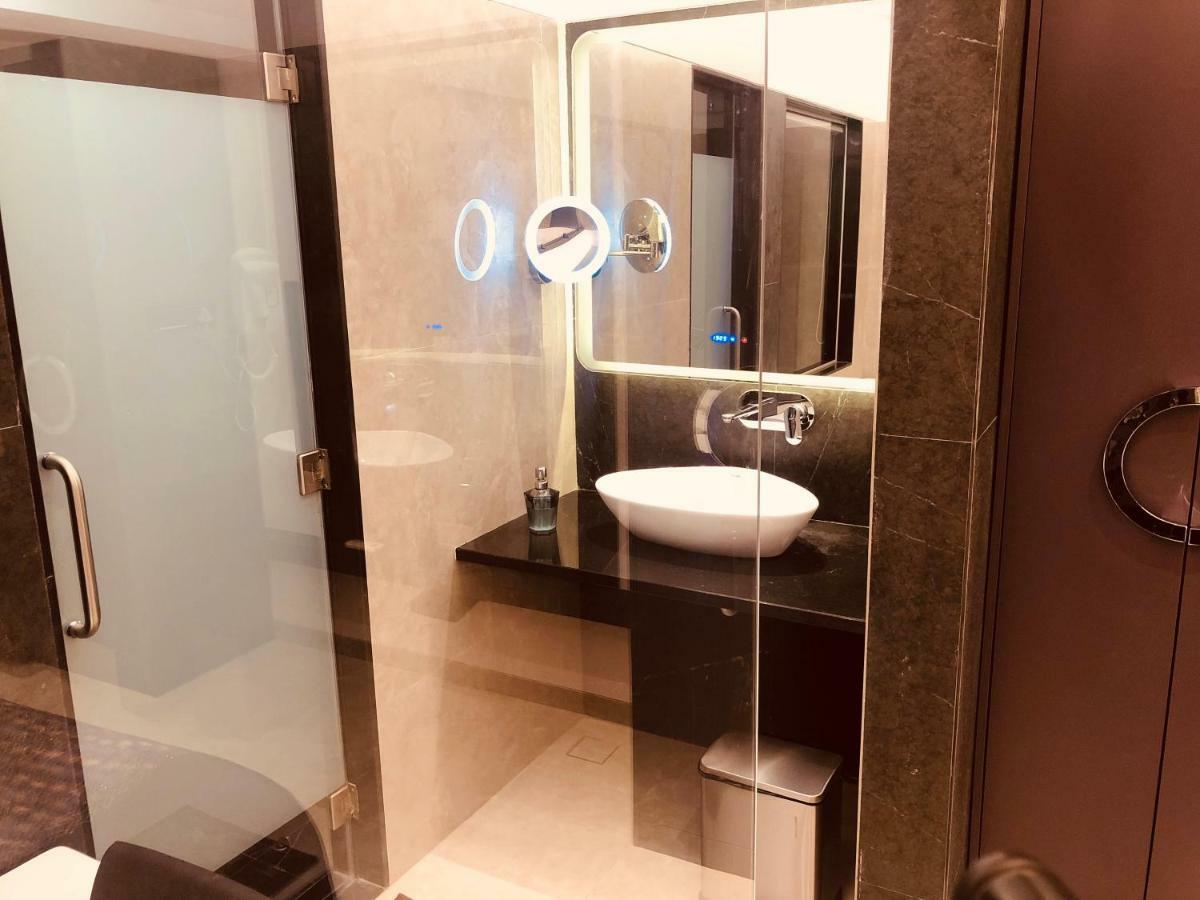 Hotel Royal Palace Jālgaon Екстериор снимка